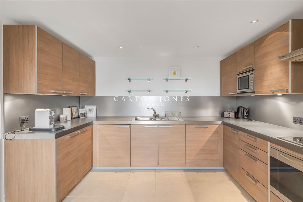 Property photo 2 of 21 Kitchen