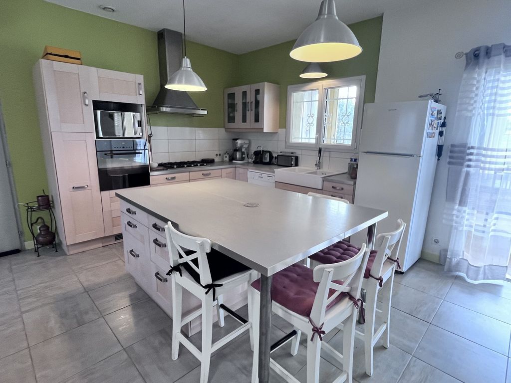 Property photo 2 of 25