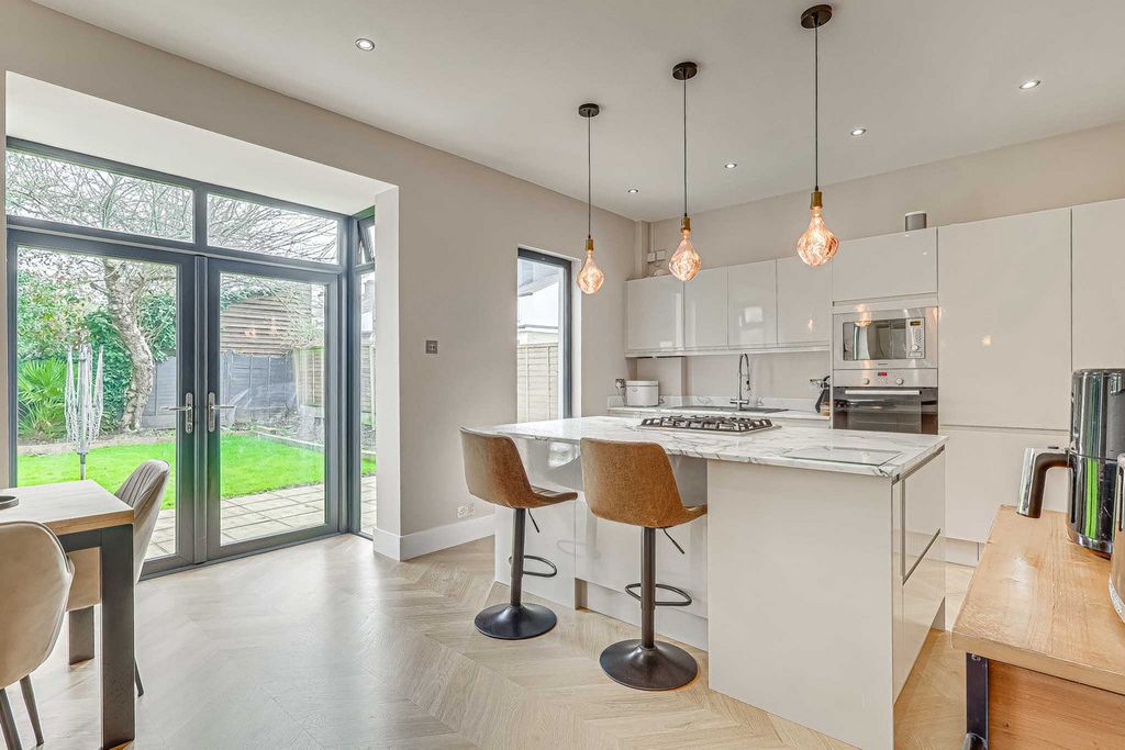 Property photo 2 of 29