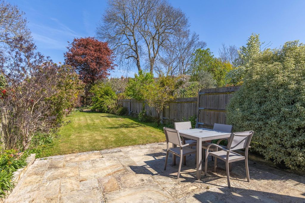 Property photo 2 of 16 Image