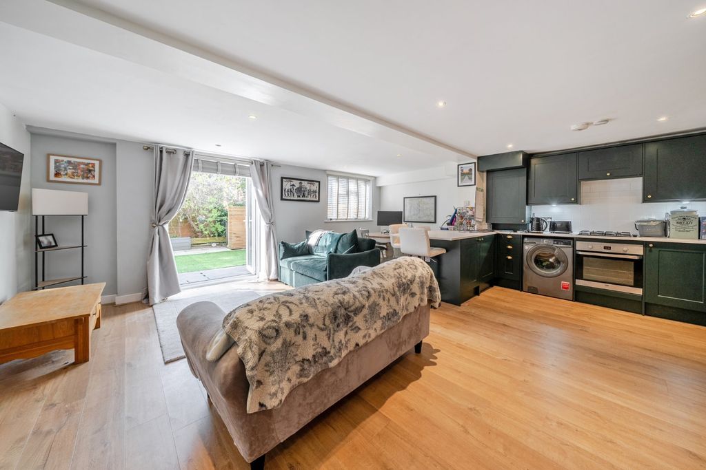 Property photo 2 of 8 Picture No. 20