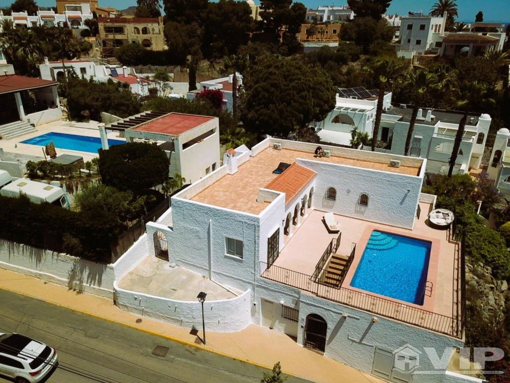 Property photo 2 of 32