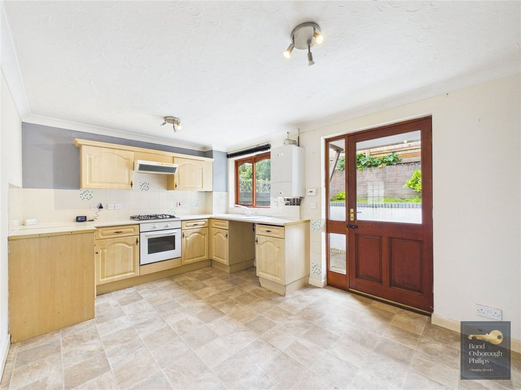 Property photo 2 of 16 Picture No. 13
