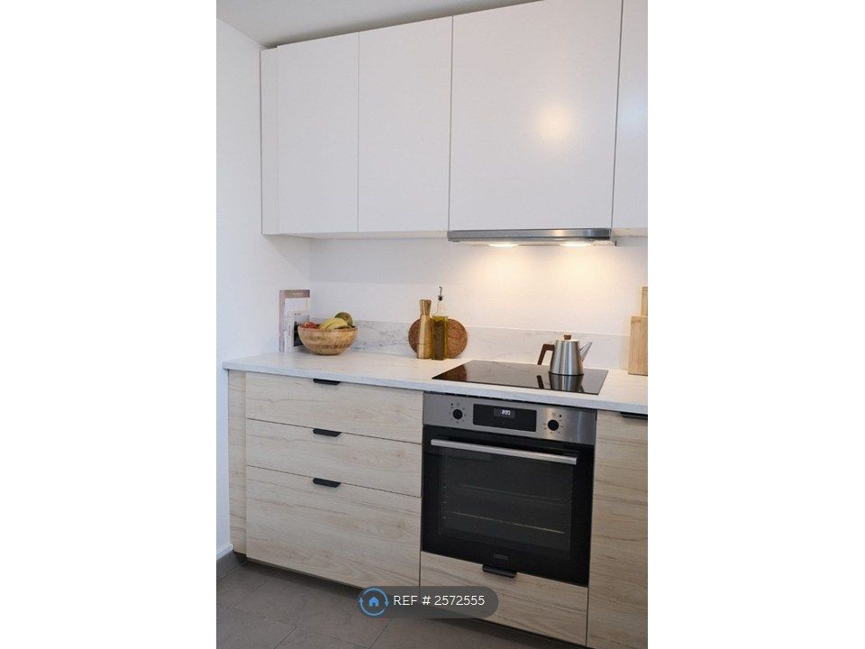 Property photo 3 of 10 Kitchen