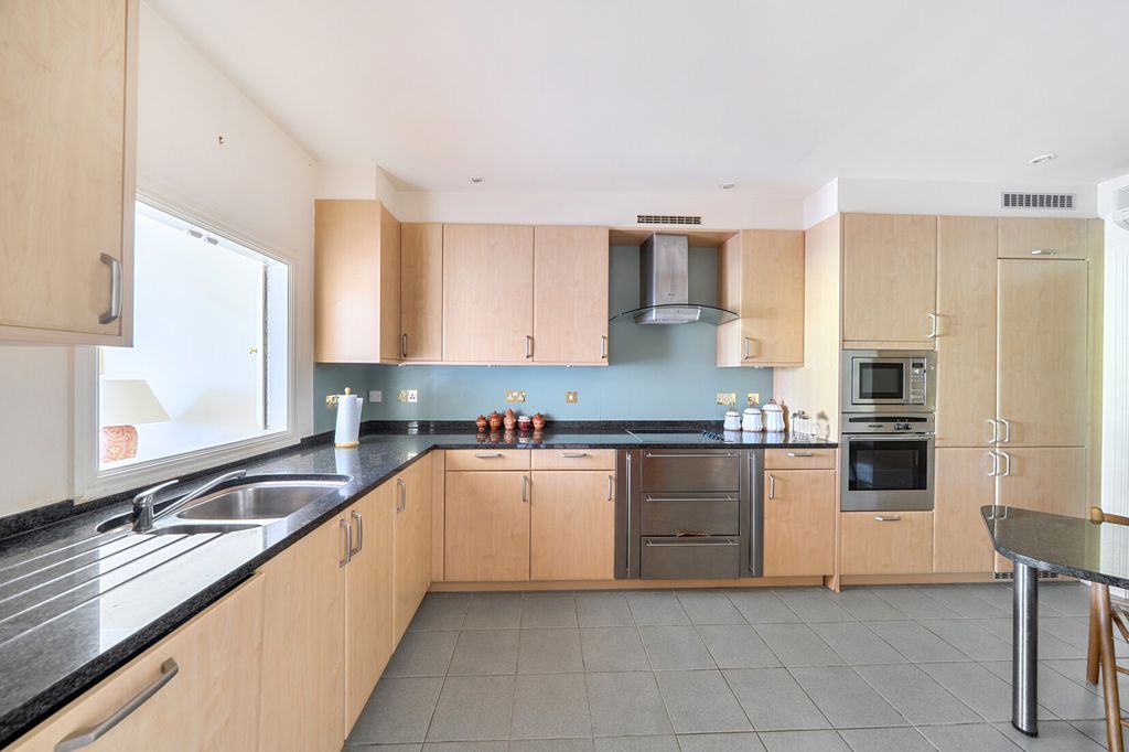 Property photo 2 of 20 Kitchen
