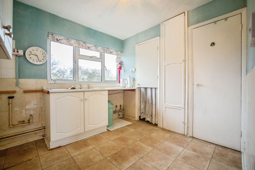 Property photo 3 of 13 Kitchen