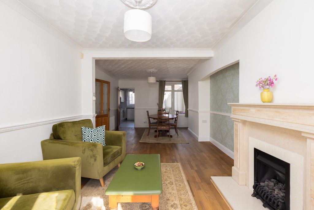 Property photo 3 of 25 22 Hengrove Avenue, Bs14-2.Jpg