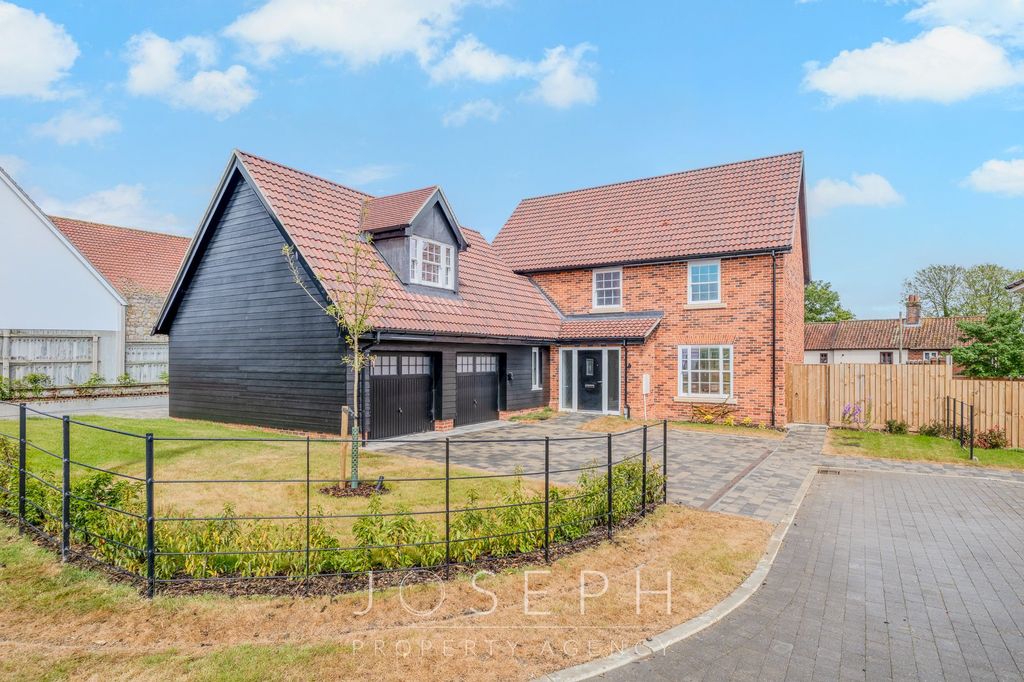 Property photo 1 of 32