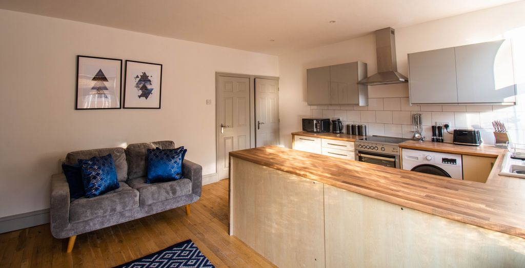 Property photo 1 of 11 Ebor Terrace, Leeds