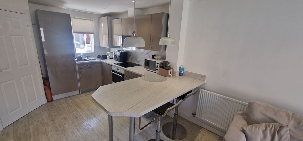 Property photo 1 of 10 View