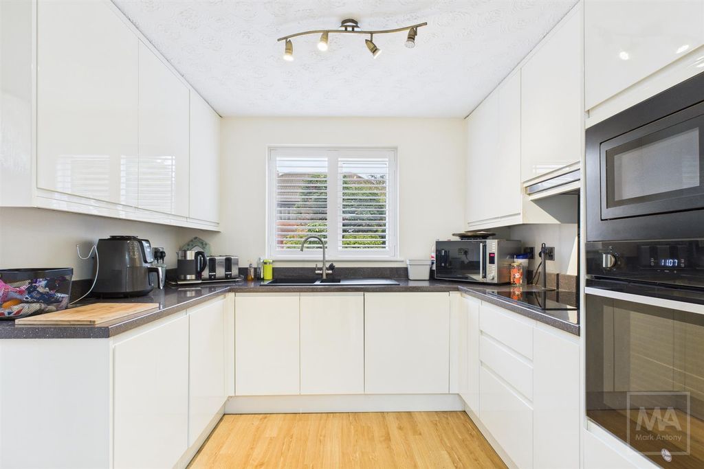 Property photo 3 of 15 Kitchen