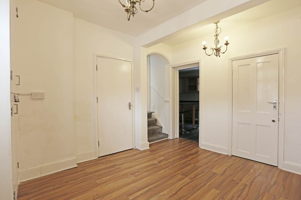 Property photo 3 of 25