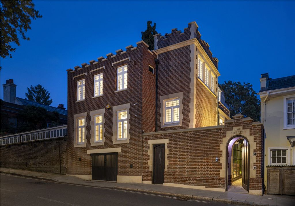 Property photo 1 of 28 Front Exterior