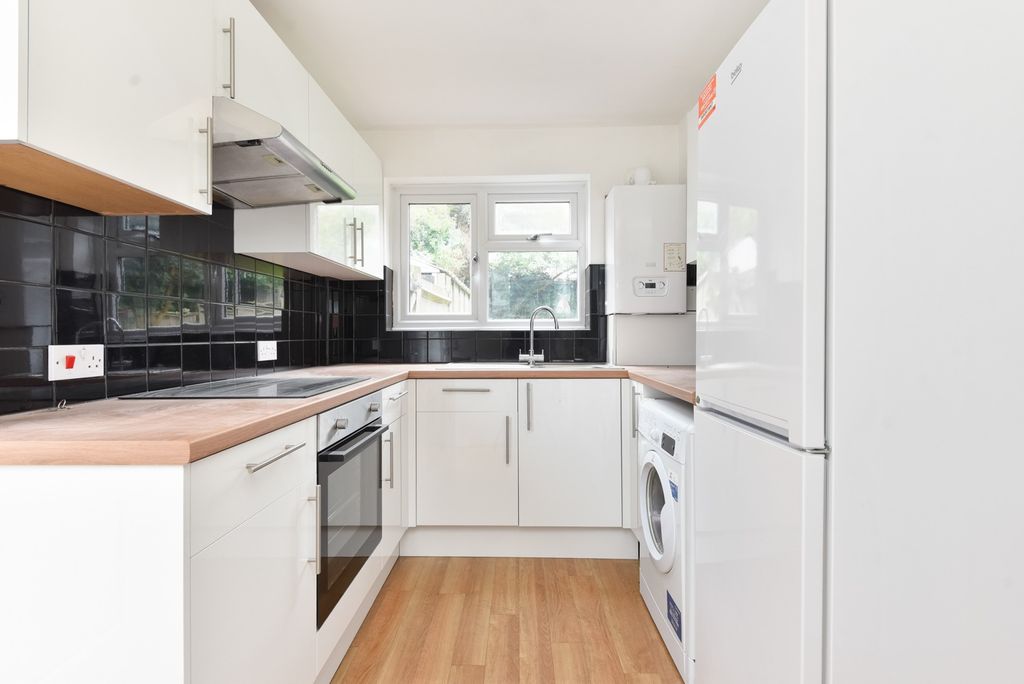 Property photo 3 of 13 5568373