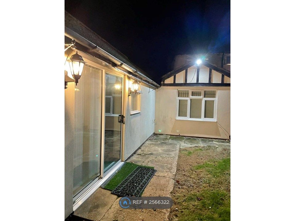 Property photo 2 of 17 Entrance