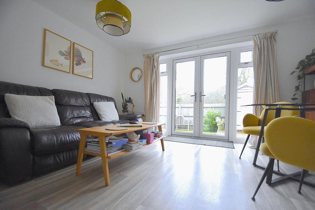 Property photo 3 of 11 Living Room