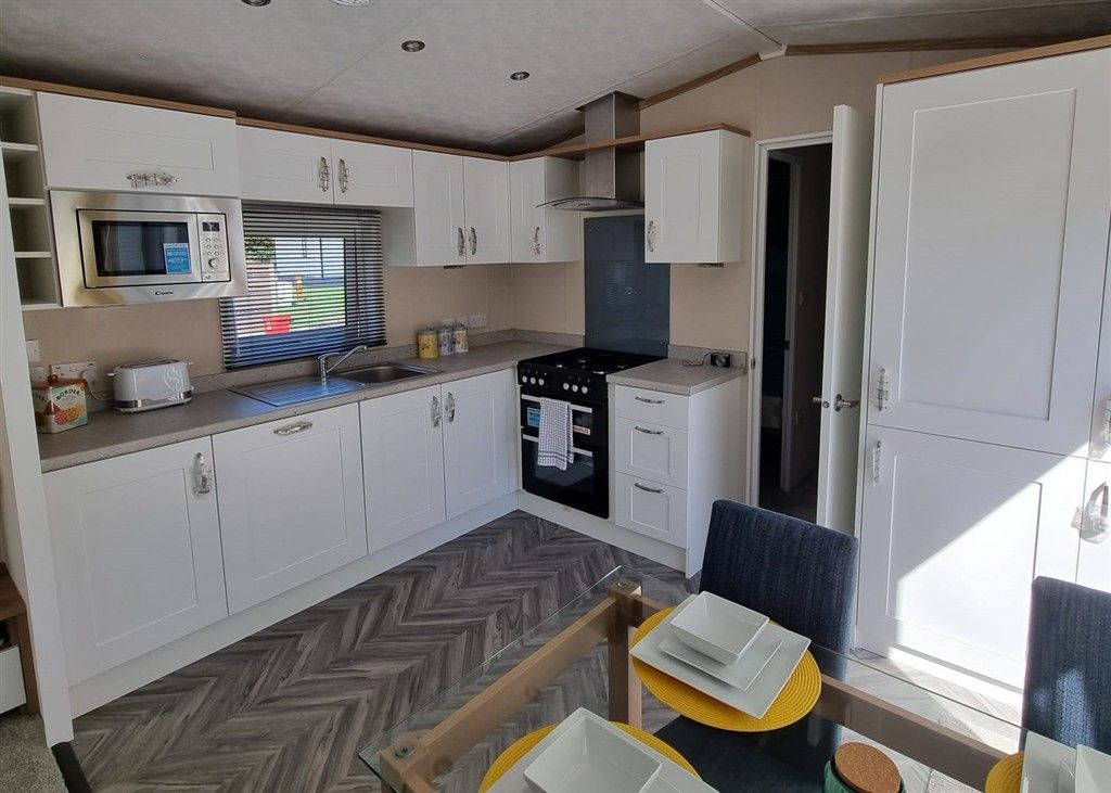 Property photo 3 of 6 Kitchen