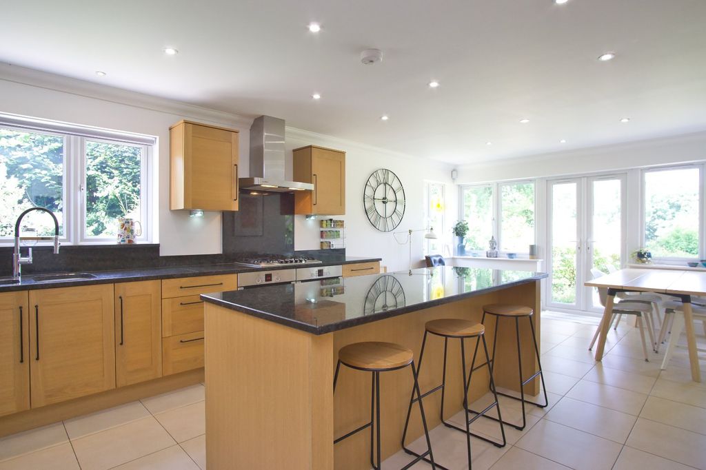 Property photo 3 of 16 Kitchen