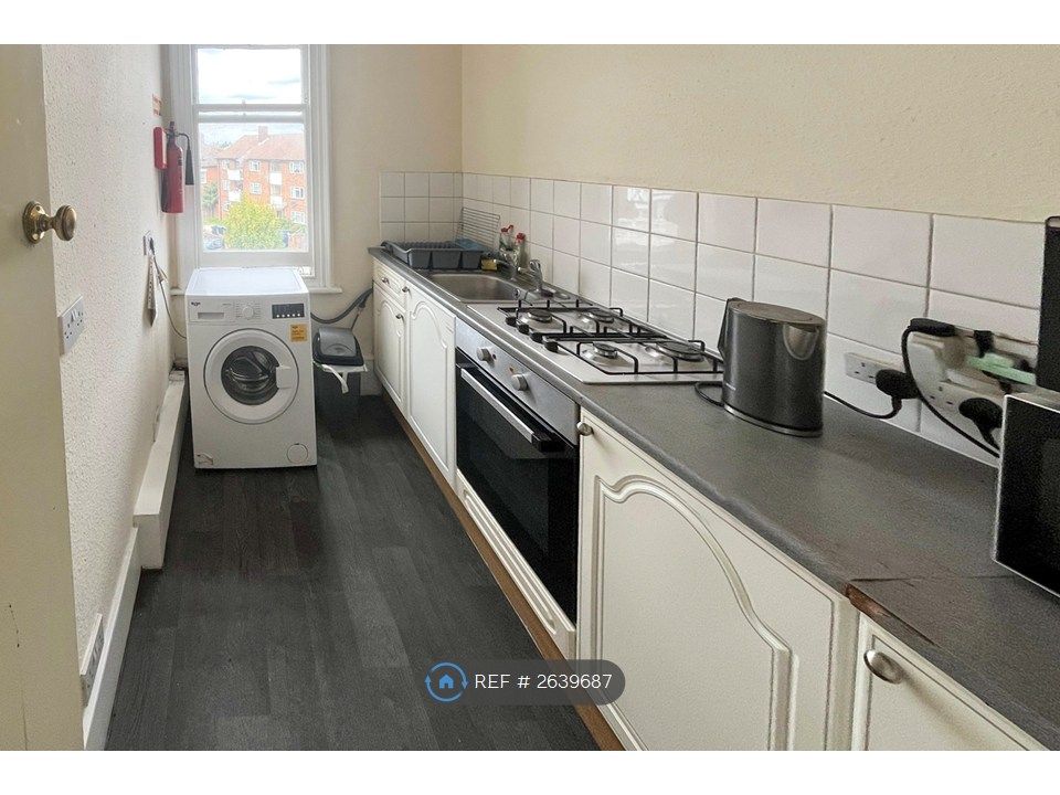 Property photo 3 of 11 Shared Kitchen