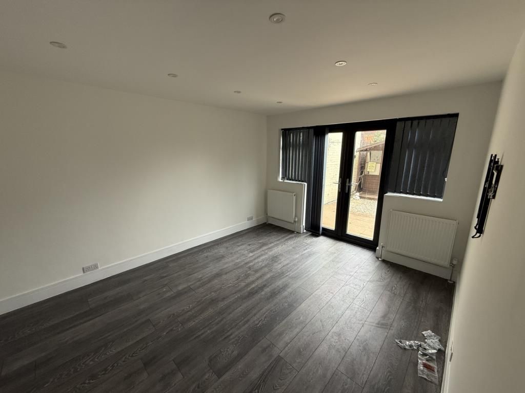 Property photo 3 of 10 Lounge