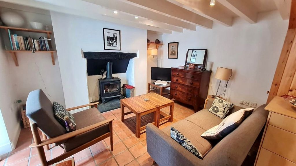 Property photo 2 of 9