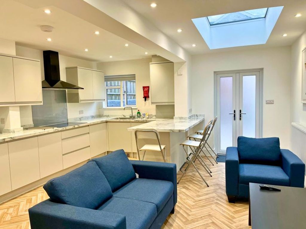 Property photo 1 of 17 Kitchen Diner