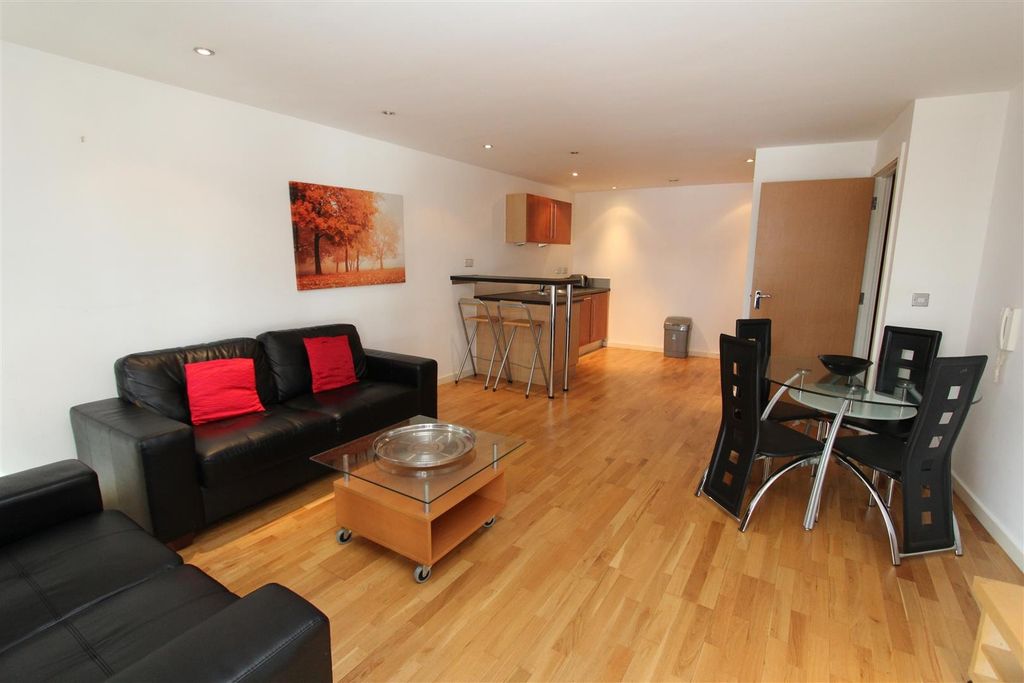 Property photo 1 of 9 Bright Open-Plan Living With Stylish Furniture...
