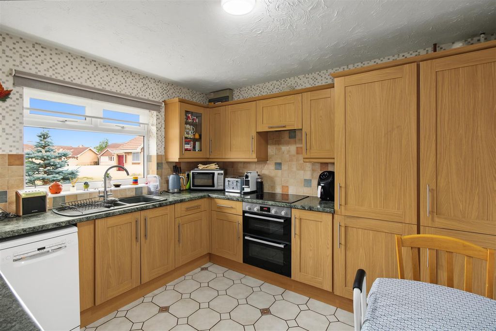 Property photo 2 of 14 Kitchen