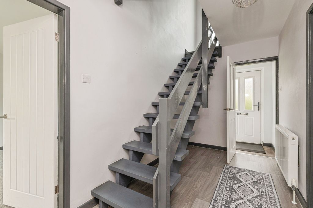 Property photo 2 of 14 Entrance Hallway