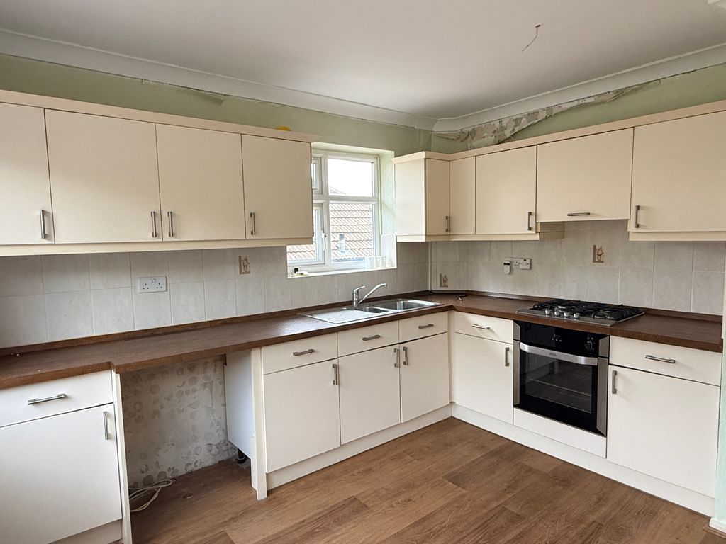 Property photo 2 of 13 Kitchen