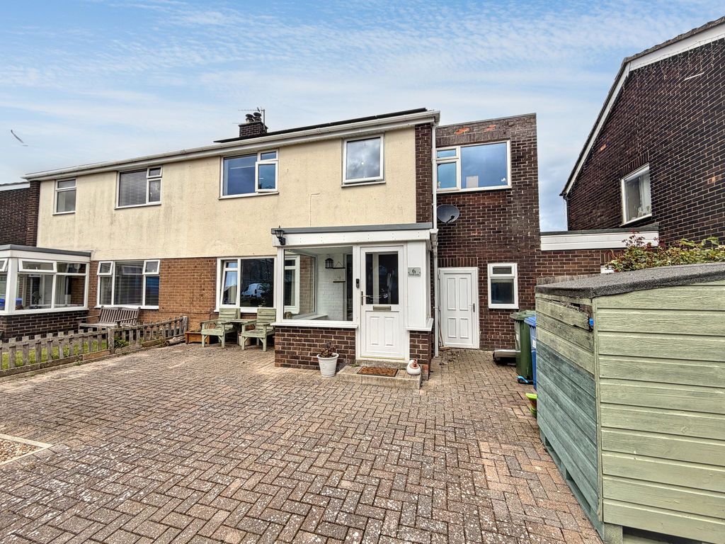 Property photo 1 of 16 Photo 9