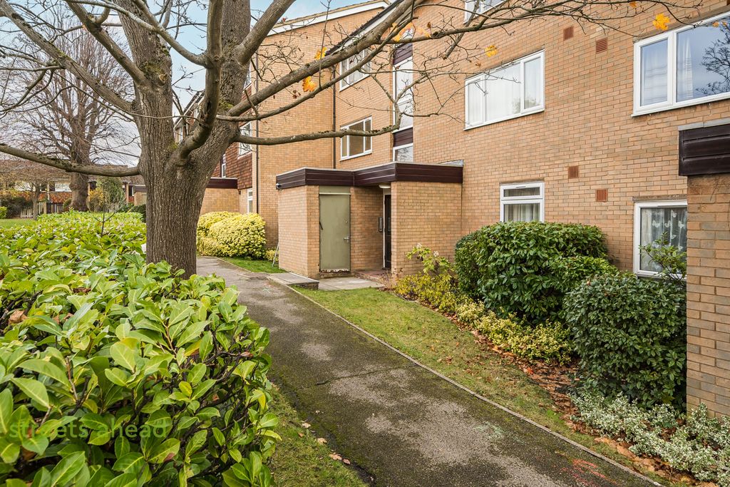 Property photo 1 of 16 4824Ac0d-B1Af-41B...