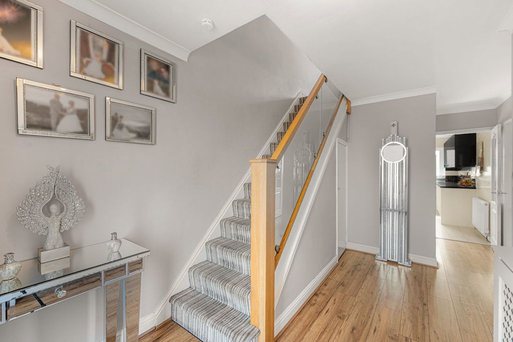 Property photo 3 of 33