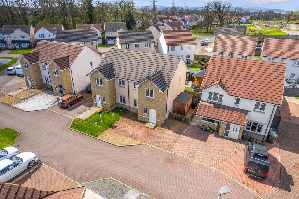 Property photo 2 of 26