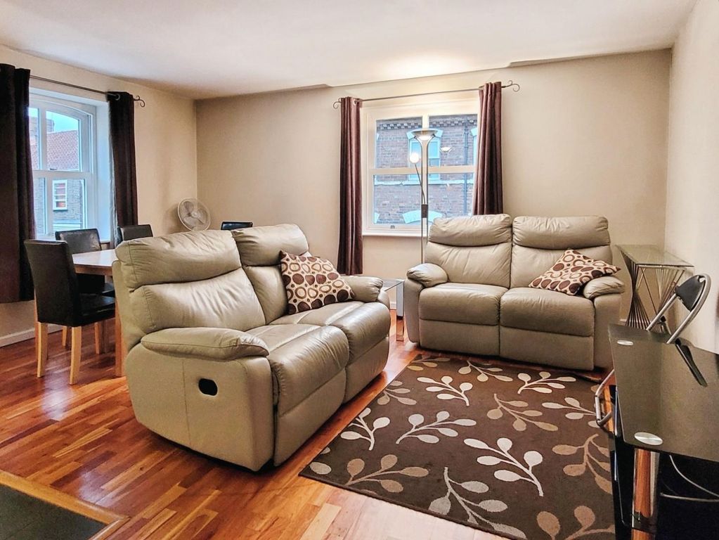 Property photo 3 of 15 4d117Fe5-1000034423.Jpg