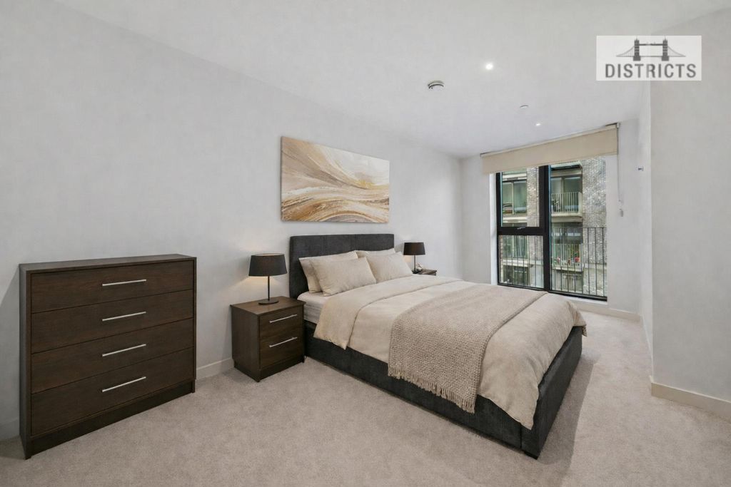 Property photo 2 of 11 Bedroom Dressed.Png