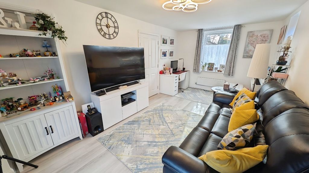 Property photo 3 of 20 Pbox-Img.Jpg