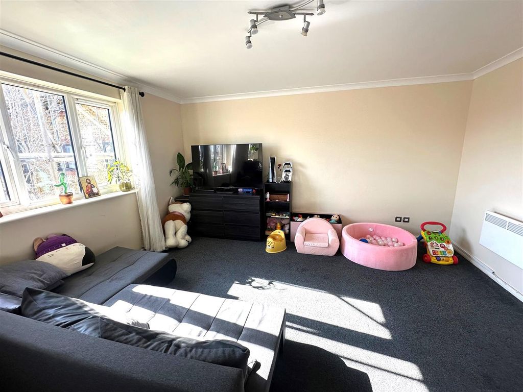 Property photo 3 of 7 Coopers Estate Agents