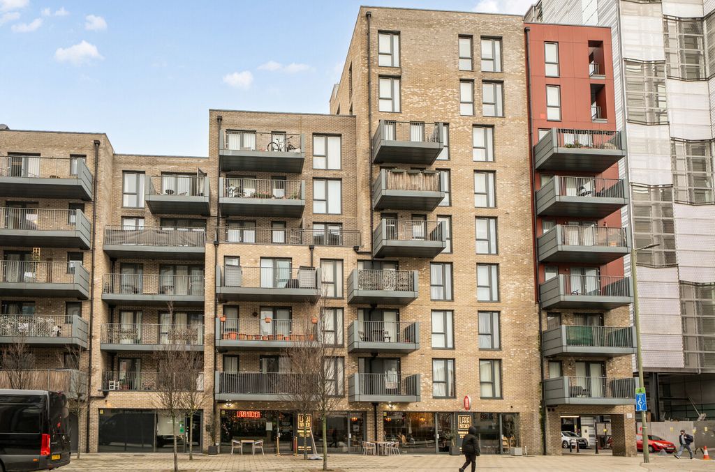 Property photo 1 of 18 1392802-1-6942B03...