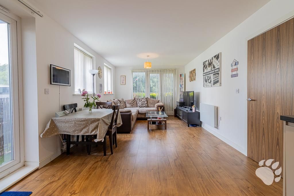 Property photo 2 of 17 Open-Plan Living Room