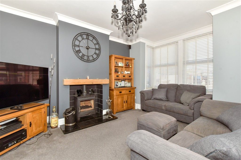 Property photo 1 of 9 Lounge