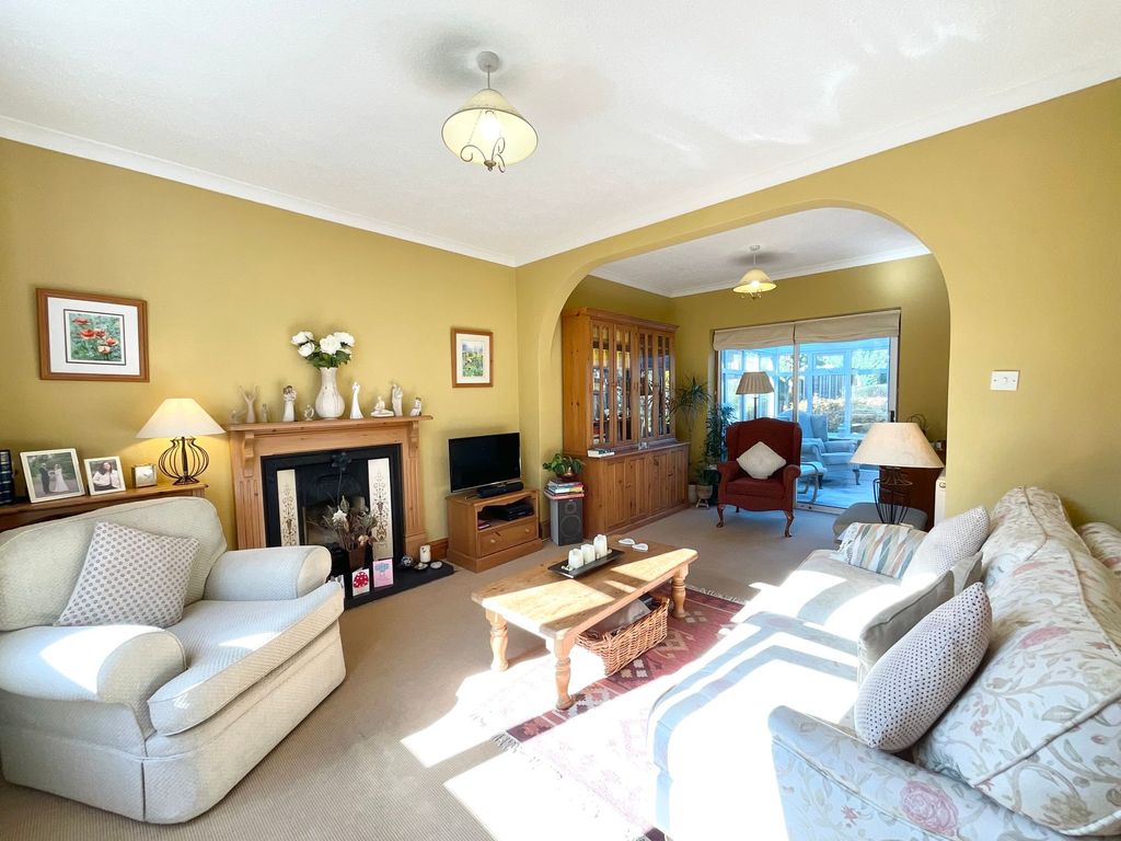 Property photo 2 of 32