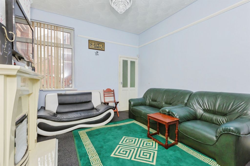 Property photo 2 of 17