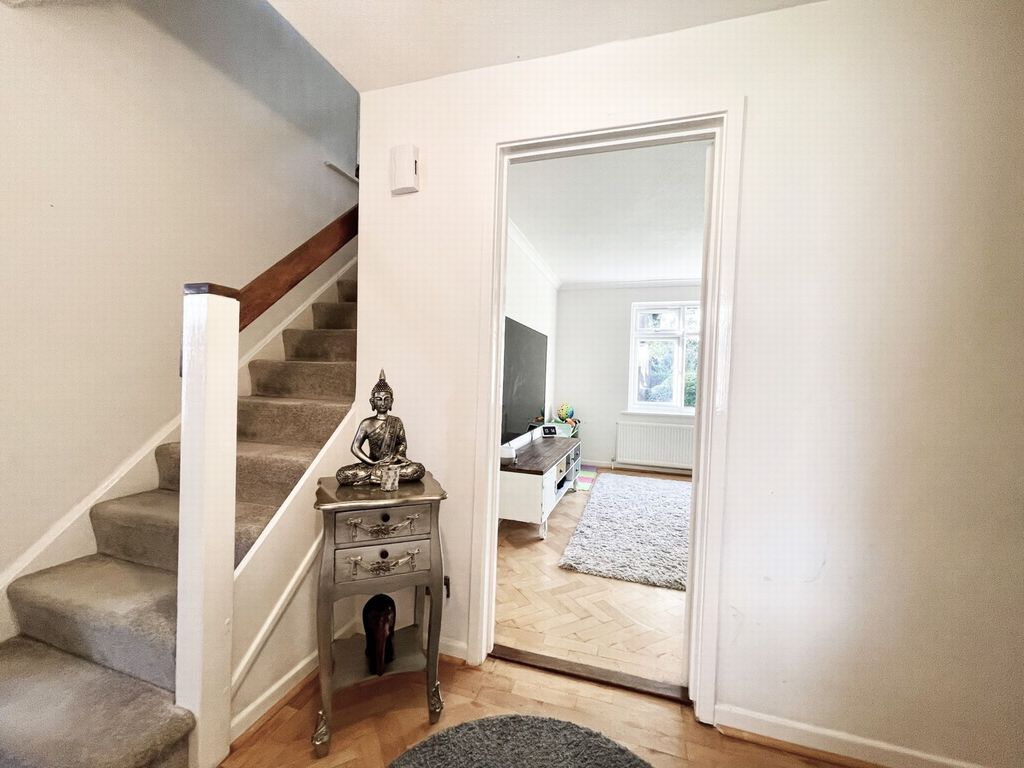 Property photo 2 of 19 Entrance Hall