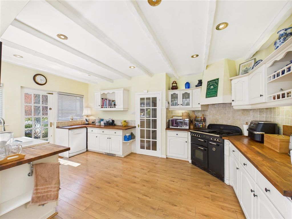 Property photo 2 of 21 Kitchen
