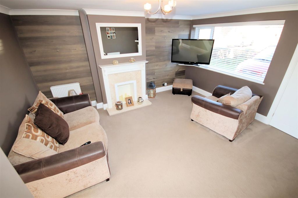 Property photo 2 of 21 Living Room