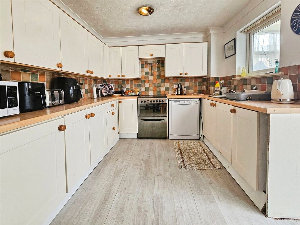 Property photo 2 of 16 Picture No. 02