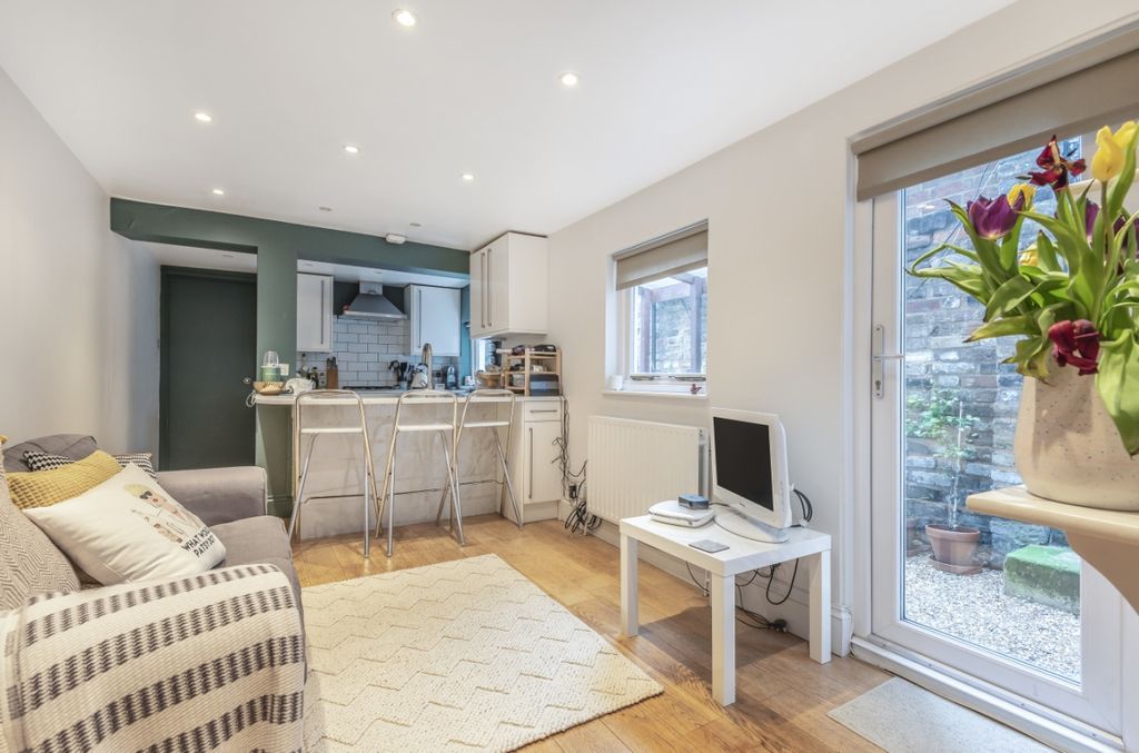 Property photo 1 of 8 464865 (1)