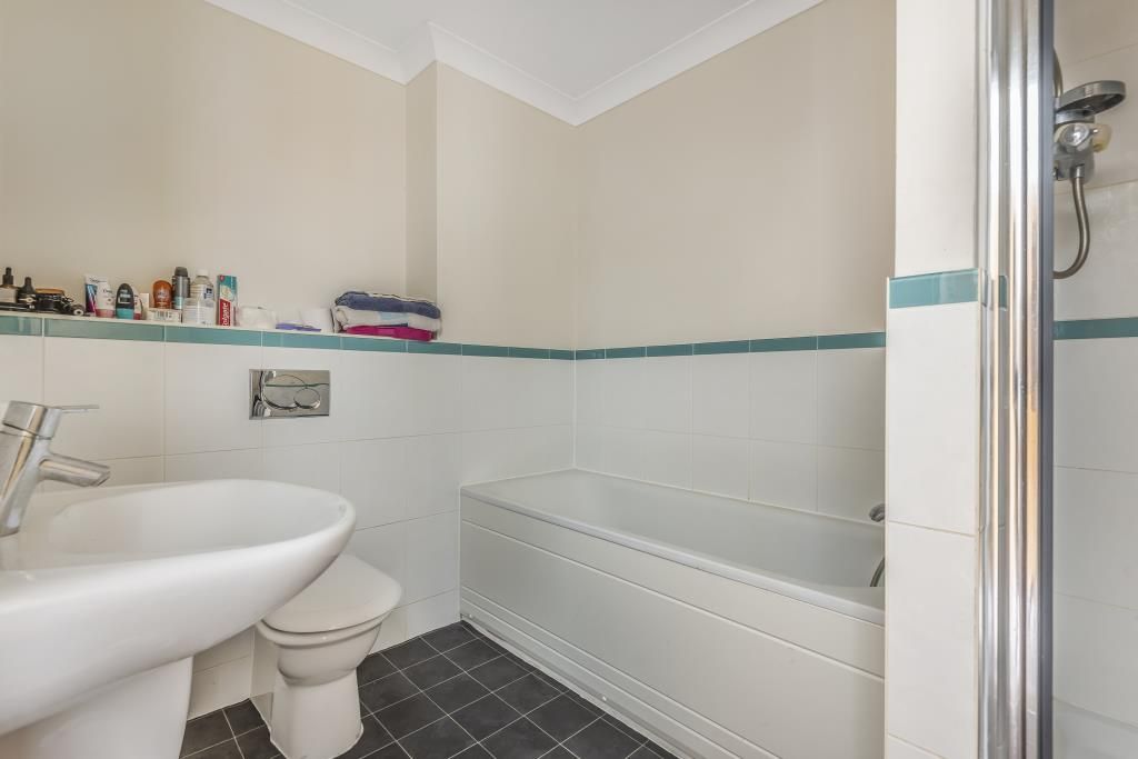Property photo 3 of 10 Bathroom