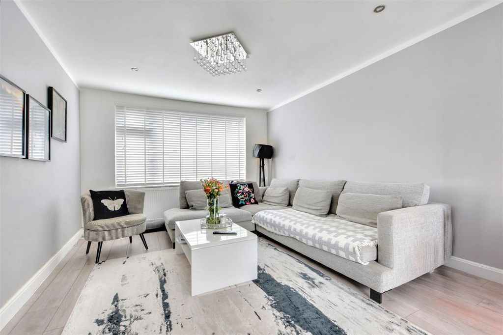 Property photo 3 of 21 Lounge.Jpeg